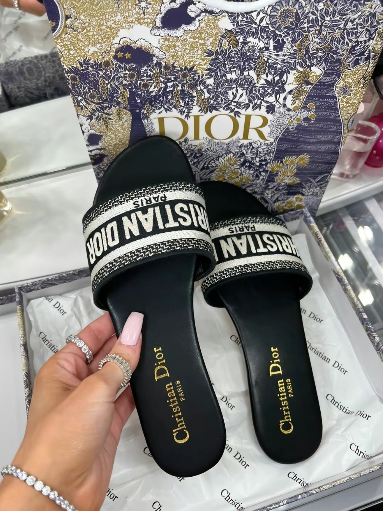 CD sandals black and white