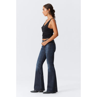 LOW RISE SLIM FLARED JEANS